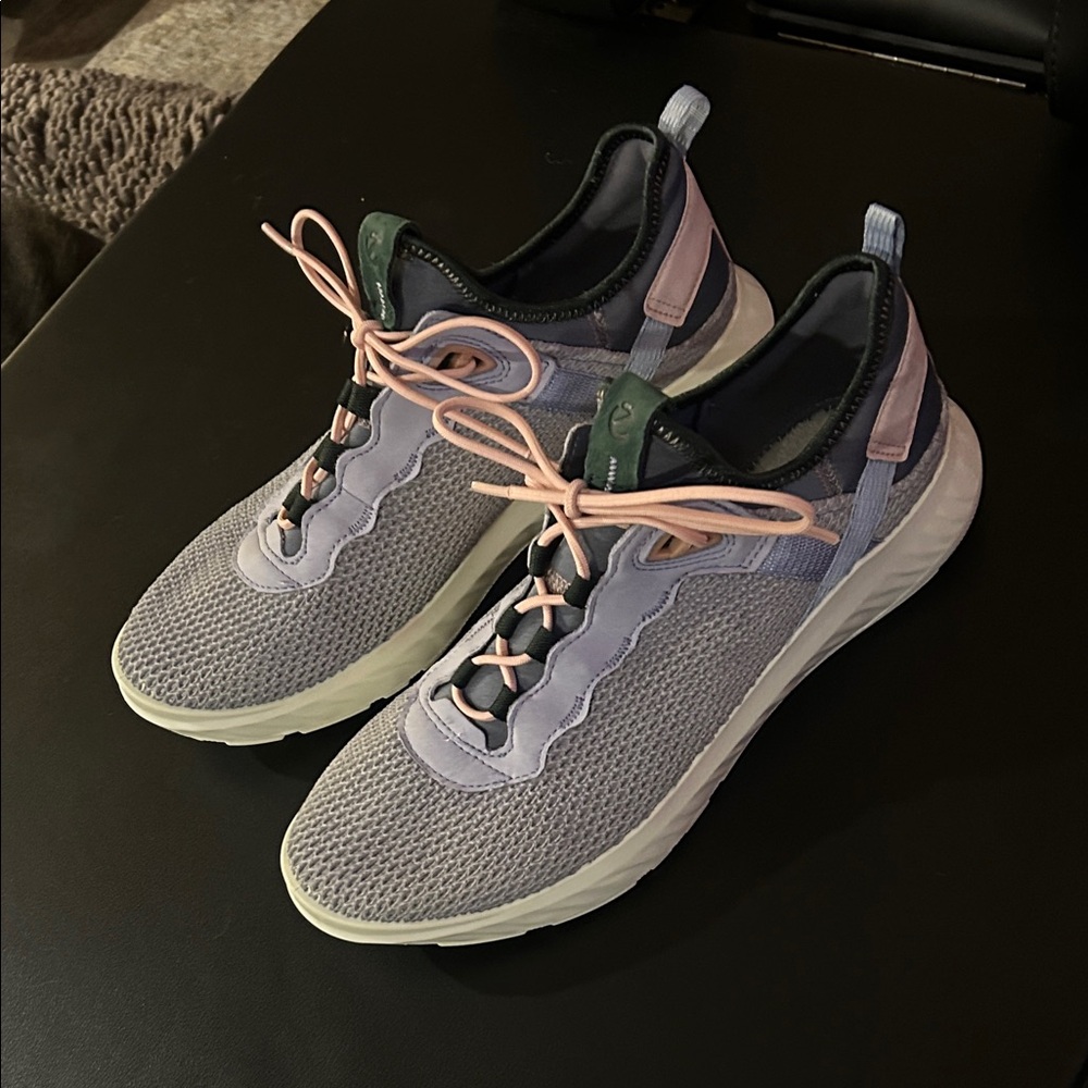 Ecco Women's Sneakers in Lavender and Pink